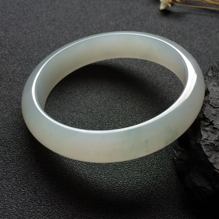 （超值推荐）糯冰种略飘花手镯（57.4mm）