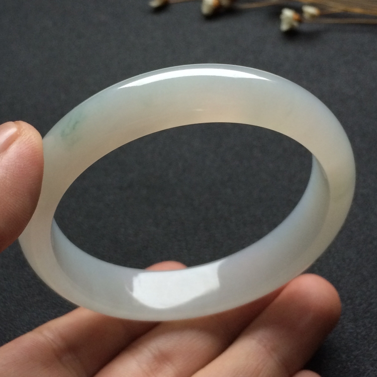 （超值推荐）糯冰种略飘花手镯（57.4mm）