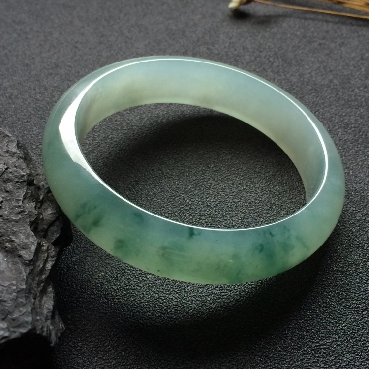 （超值推荐）糯冰种飘花手镯（56mm）