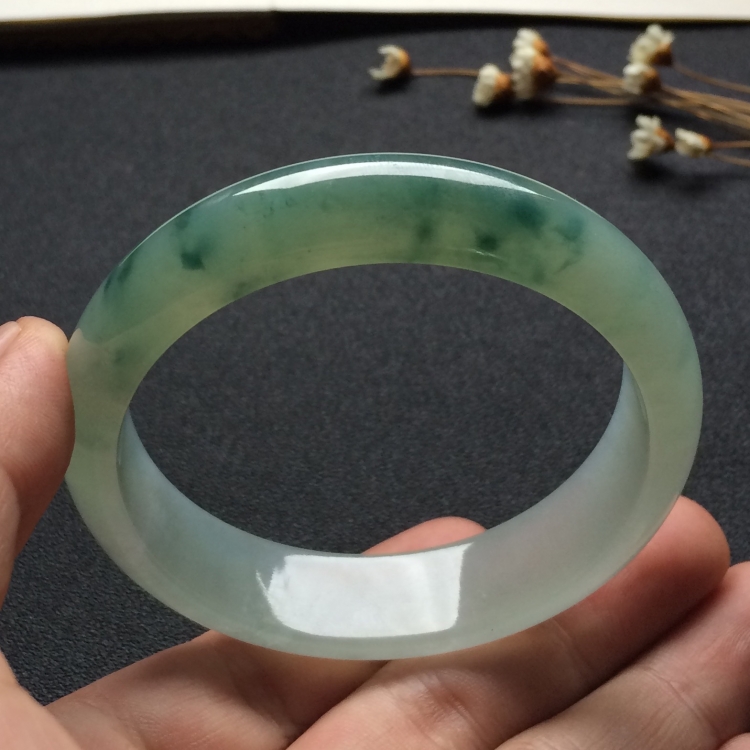 （超值推荐）糯冰种飘花手镯（56mm）