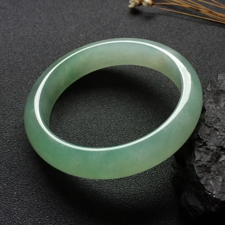 （超值推荐）糯冰种晴水手镯（58.1mm）