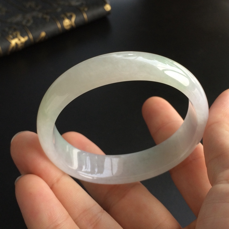 (超值推荐)糯冰种淡紫罗兰略飘花贵妃镯(56.2mm-48.8mm)