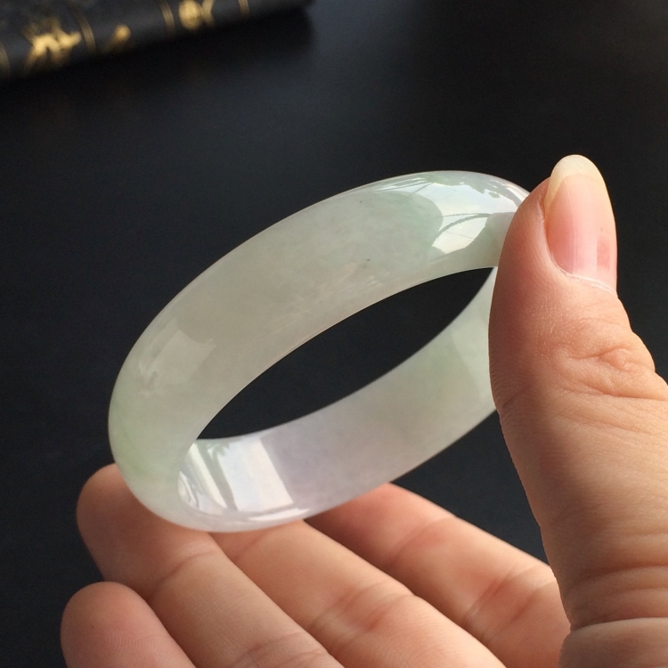 (超值推荐)糯冰种淡紫罗兰略飘花贵妃镯(56.2mm-48.8mm)