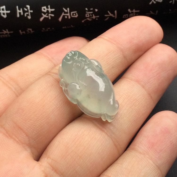 （超值推荐）冰种略飘花招财进宝挂件