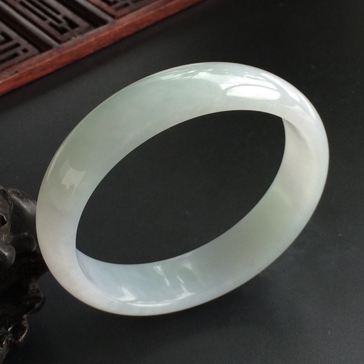 (超值推荐)糯冰种晴水贵妃镯(57.6mm-50.7mm)