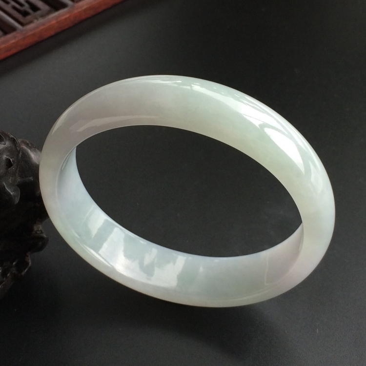 (超值推荐)糯冰种晴水贵妃镯(57.6mm-50.7mm)