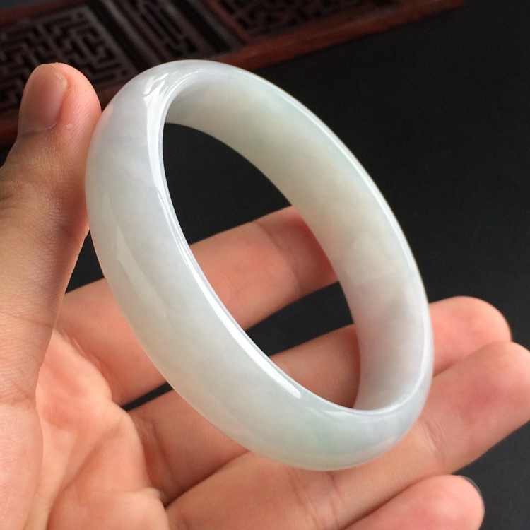 (超值推荐)糯冰种晴水贵妃镯(57.6mm-50.7mm)
