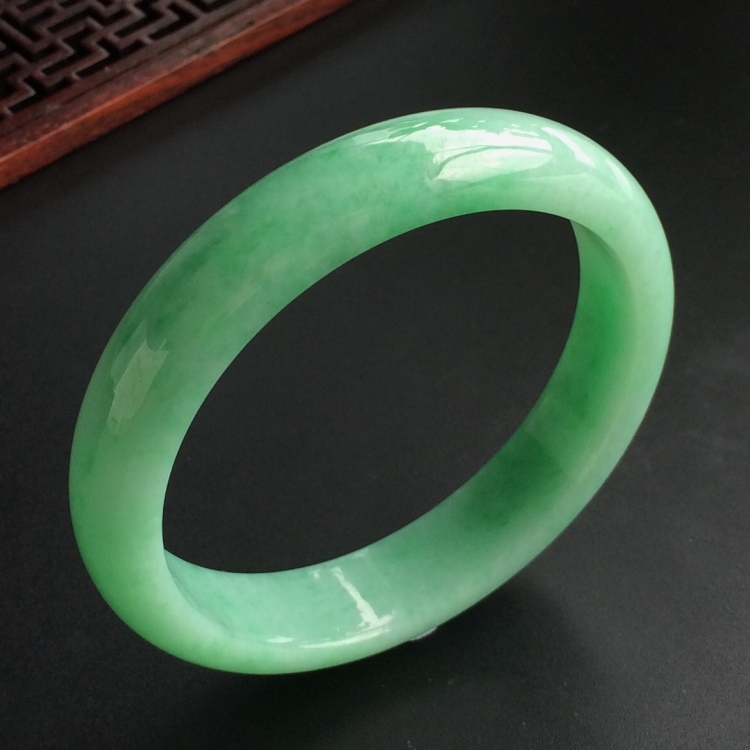 (超值推荐)糯冰种晴水略飘翠手镯(57.6mm)
