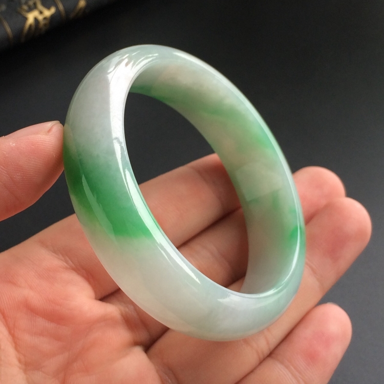 (超值推荐)糯冰种飘翠手镯(54mm)