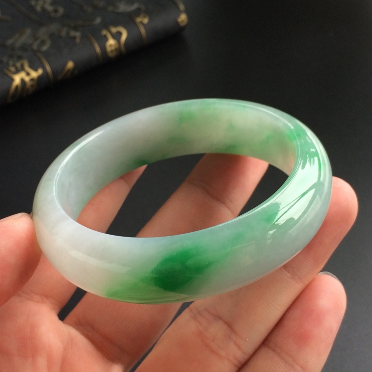 (超值推荐)糯冰种飘翠手镯(54mm)