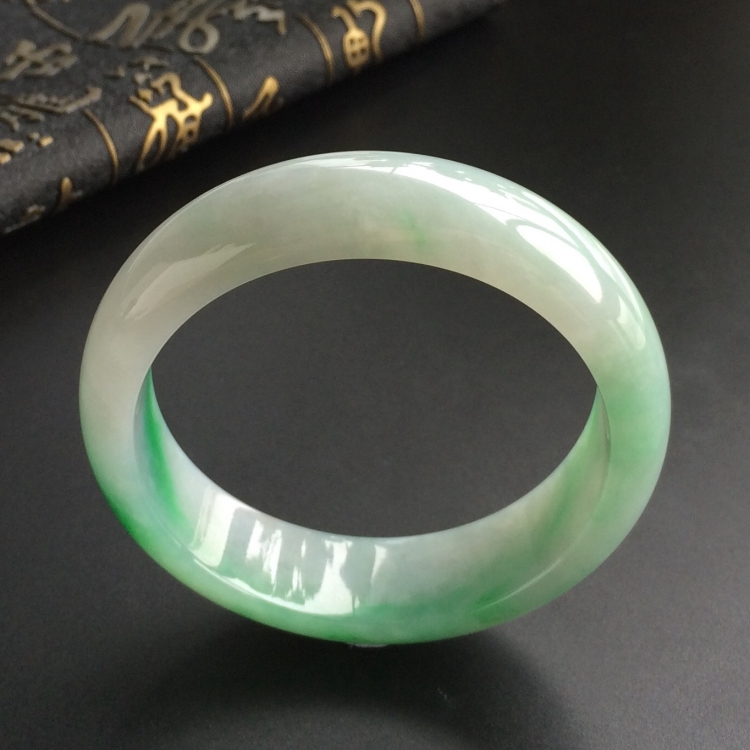 (超值推荐)糯冰种飘翠手镯(54mm)