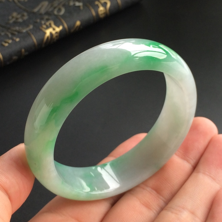 (超值推荐)糯冰种飘翠手镯(54mm)
