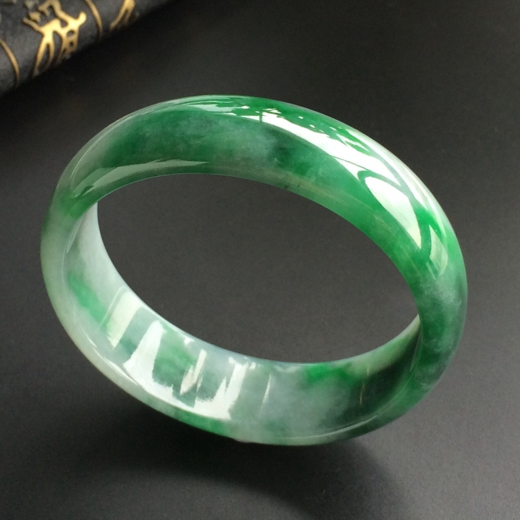 (超值推荐)糯冰种飘翠贵妃镯(55.7mm-50.4mm)
