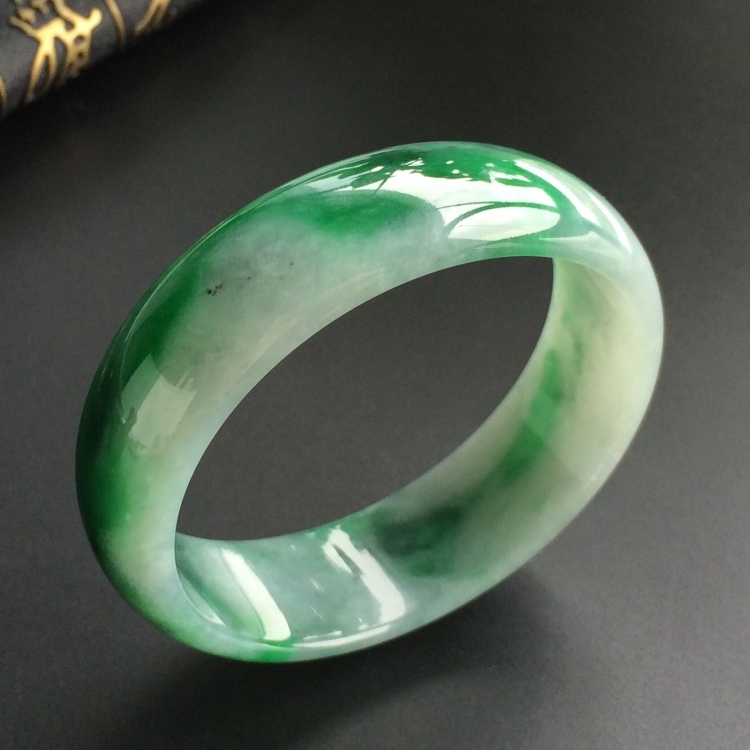 (超值推荐)糯冰种飘翠贵妃镯(55.7mm-50.4mm)