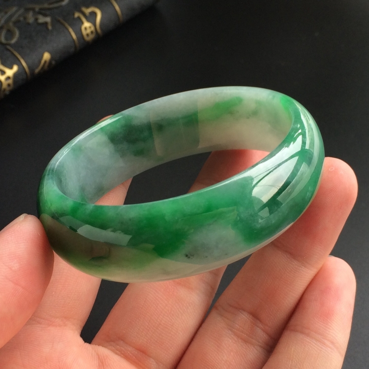 (超值推荐)糯冰种飘翠贵妃镯(55.7mm-50.4mm)