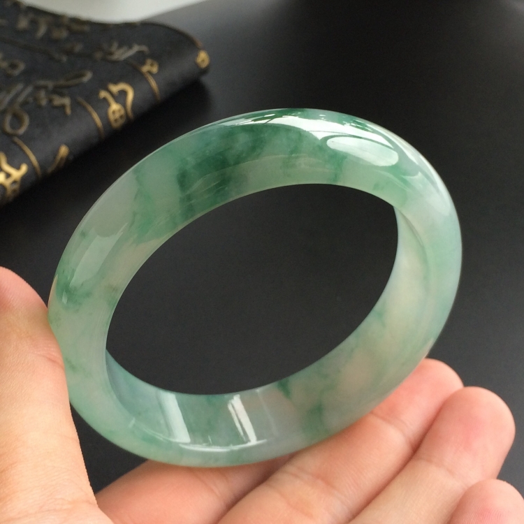 (超值推荐)糯冰种飘花手镯(57.7mm)