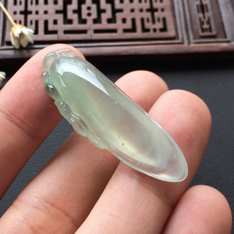 (超值推荐)冰种晴水略飘花福瓜挂件