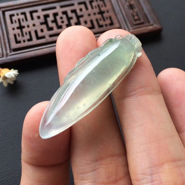 (超值推荐)冰种晴水略飘花福瓜挂件