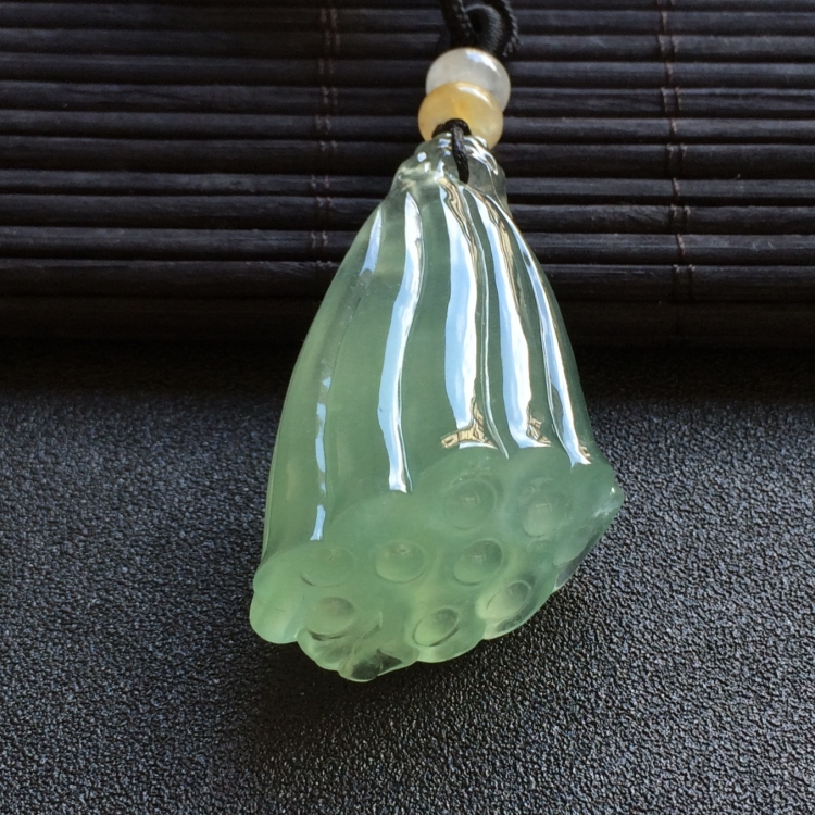 （超值推荐）冰种晴水莲蓬挂件