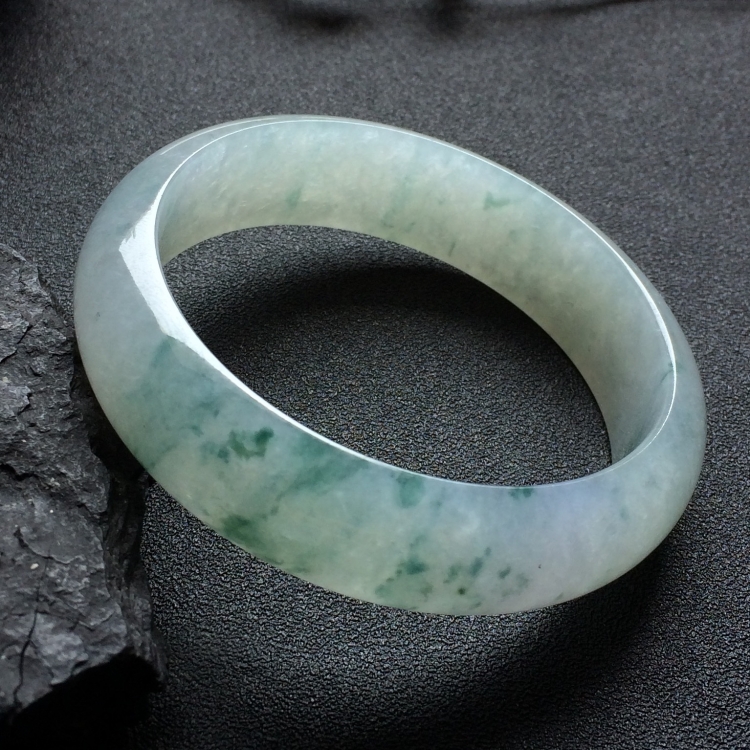 （超值推荐）糯冰种飘花手镯（58mm）