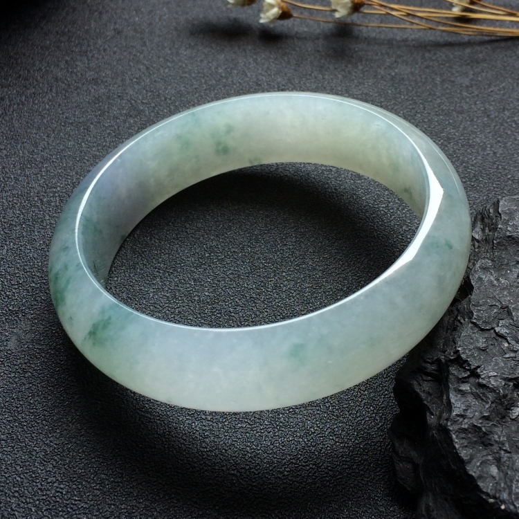（超值推荐）糯冰种飘花手镯（58mm）