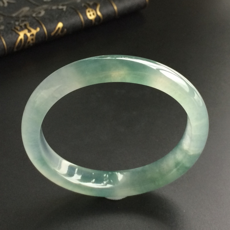 (超值推荐)冰种飘花贵妃镯(54.7mm-47.4mm)