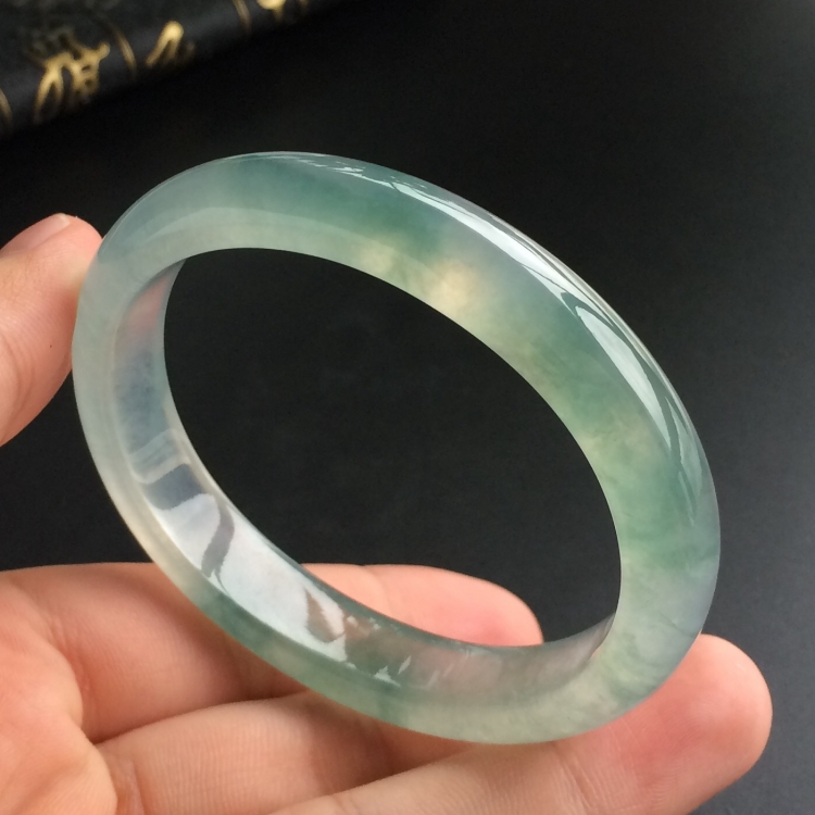 (超值推荐)冰种飘花贵妃镯(54.7mm-47.4mm)