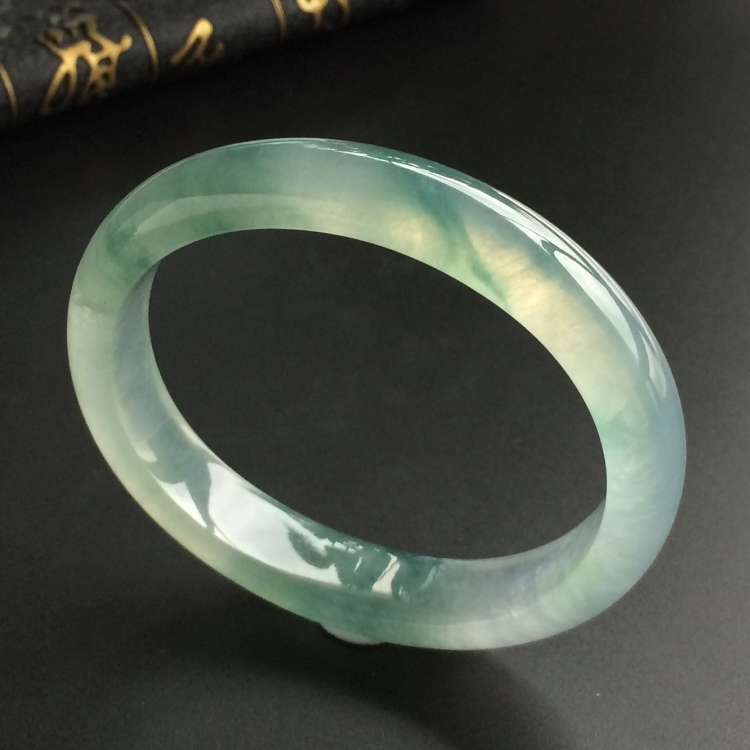 (超值推荐)冰种飘花贵妃镯(54.7mm-47.4mm)