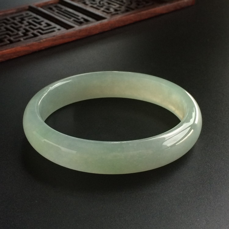 (超值推荐)糯冰种晴水贵妃镯(55.6mm-49.5mm)