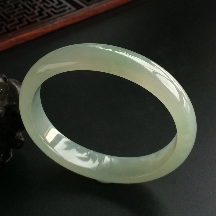 (超值推荐)糯冰种晴水贵妃镯(55.6mm-49.5mm)