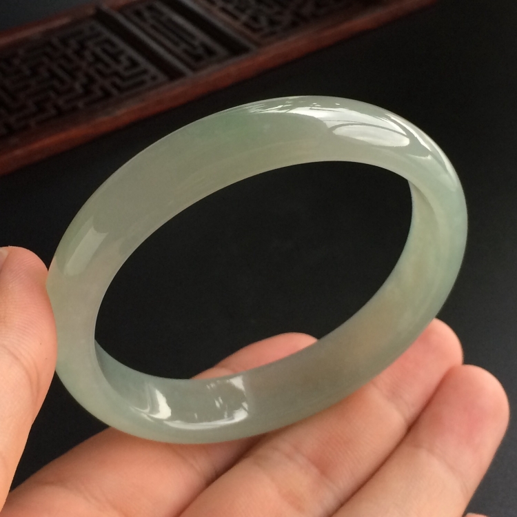 (超值推荐)糯冰种晴水贵妃镯(55.6mm-49.5mm)