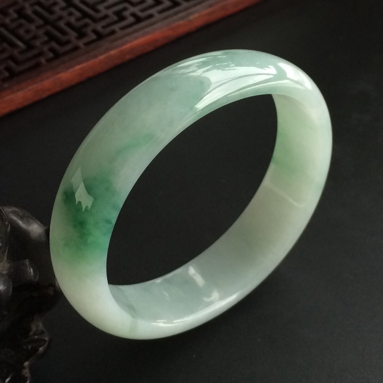 (超值推荐)糯冰种飘花贵妃镯(54mm-46.4mm)