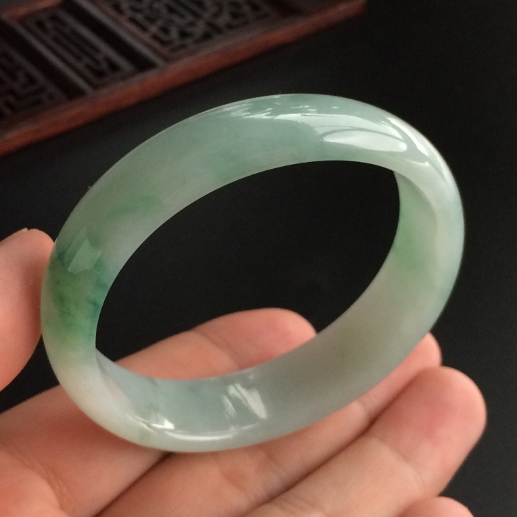 (超值推荐)糯冰种飘花贵妃镯(54mm-46.4mm)