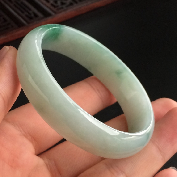 (超值推荐)糯冰种飘花贵妃镯(54mm-46.4mm)