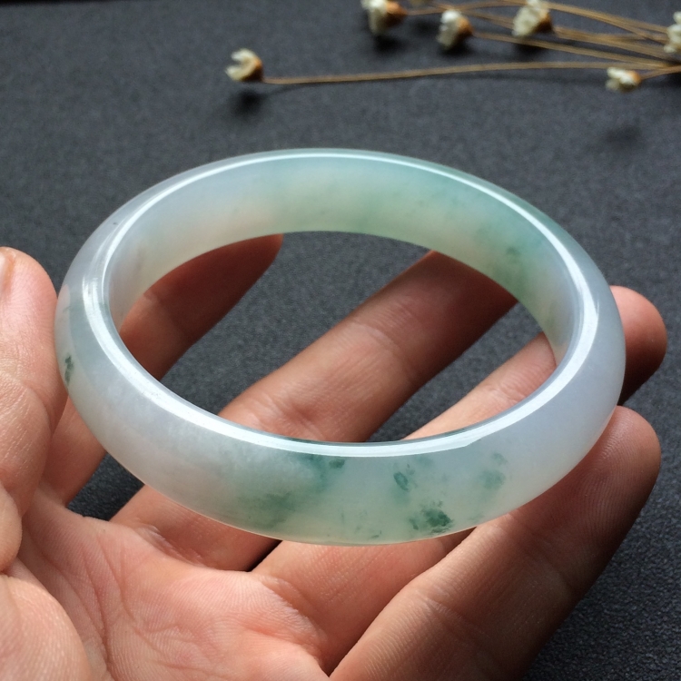 （超值推荐）糯冰种飘花手镯（57.7mm）