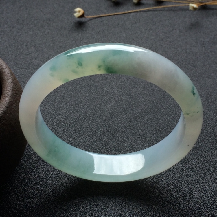 （超值推荐）糯冰种飘花手镯（57.7mm）