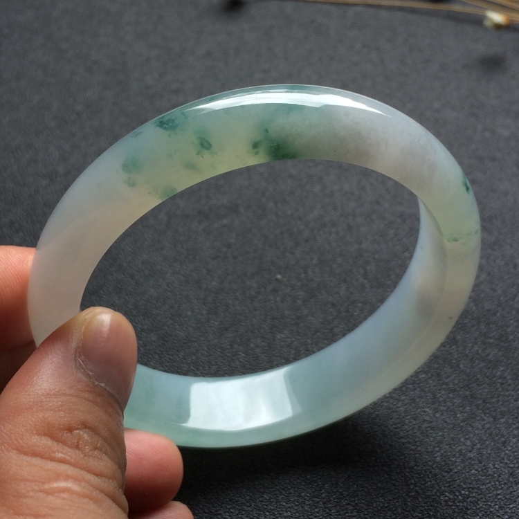 （超值推荐）糯冰种飘花手镯（57.7mm）