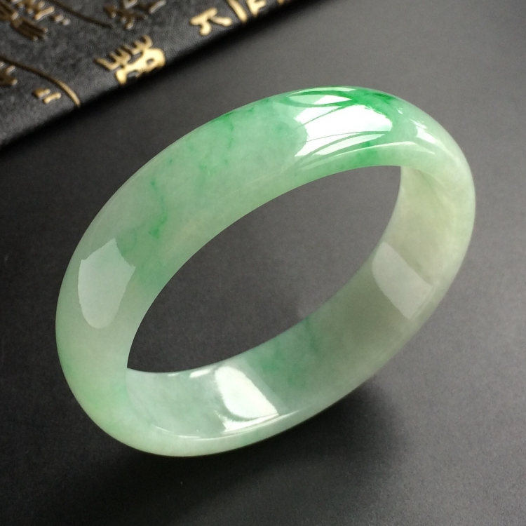 (超值推荐)糯冰种飘翠贵妃镯(56mm-48.3mm)