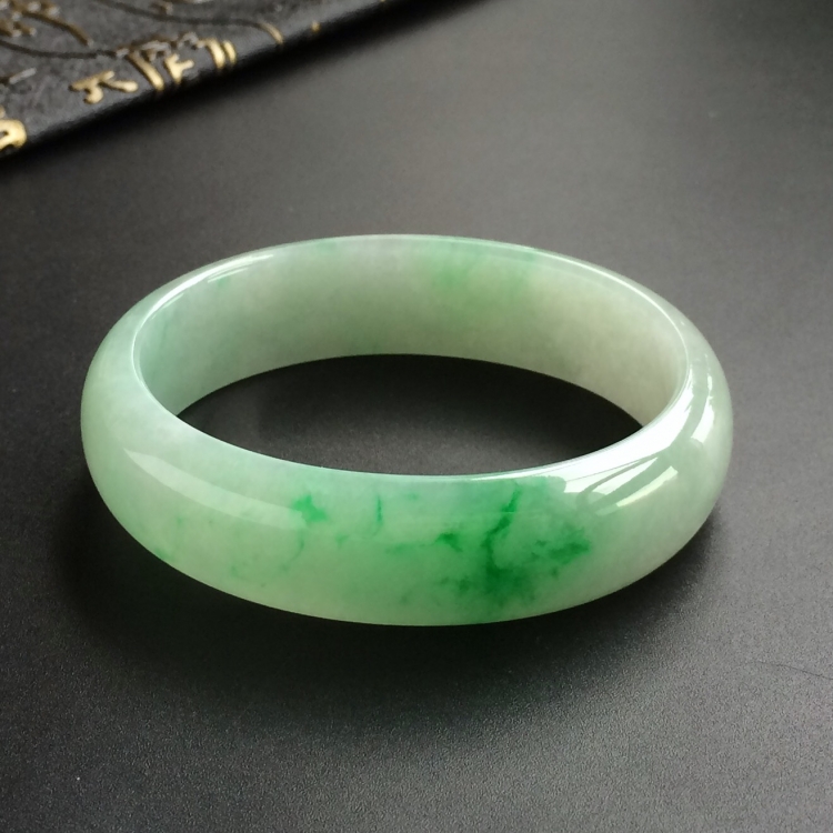 (超值推荐)糯冰种飘翠贵妃镯(56mm-48.3mm)