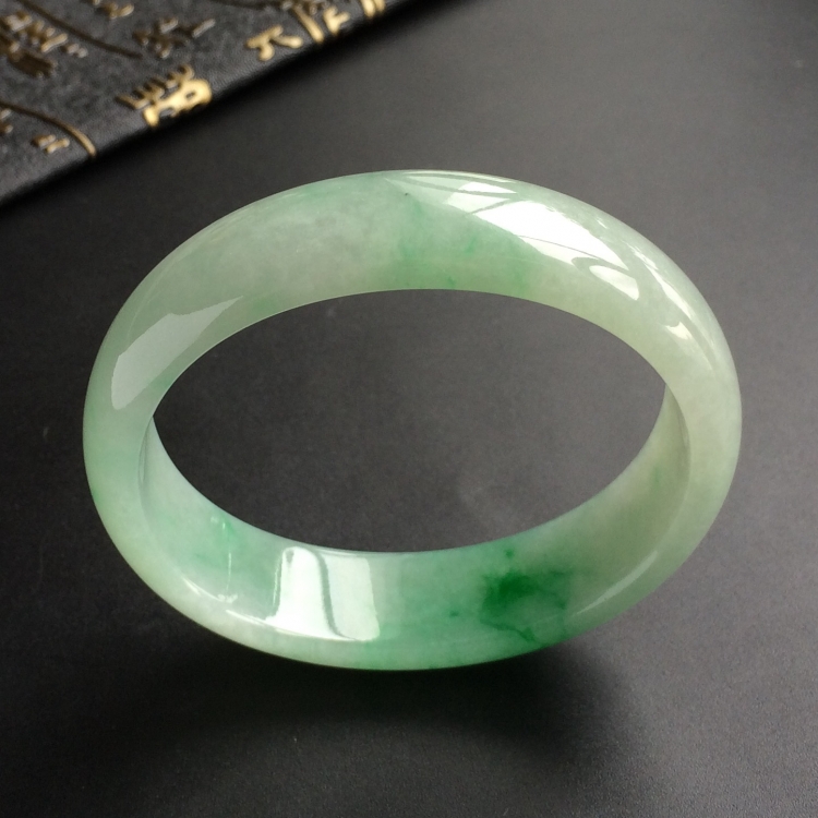 (超值推荐)糯冰种飘翠贵妃镯(56mm-48.3mm)