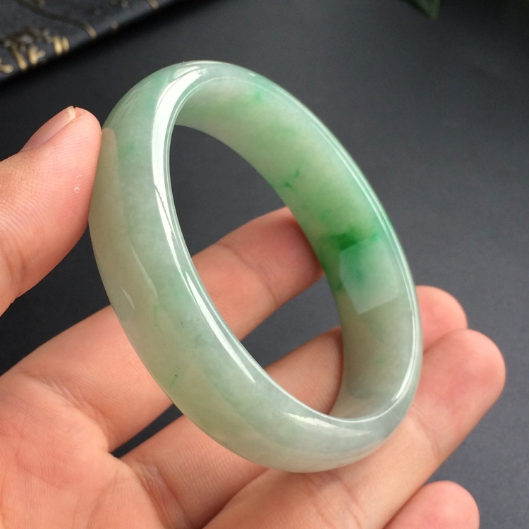 (超值推荐)糯冰种飘翠贵妃镯(56mm-48.3mm)