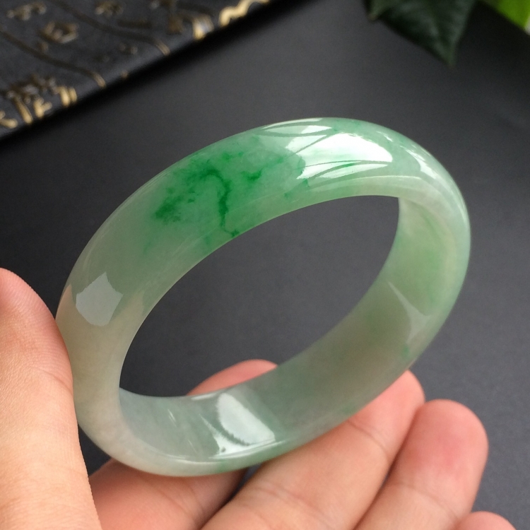 (超值推荐)糯冰种飘翠贵妃镯(56mm-48.3mm)