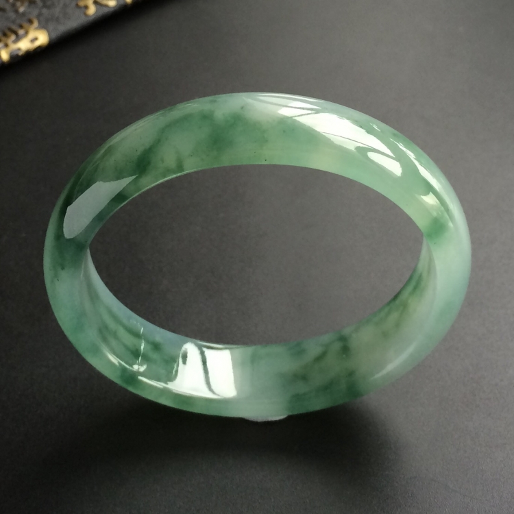 (超值推荐)冰种飘花贵妃镯(54.4mm-47.6mm)