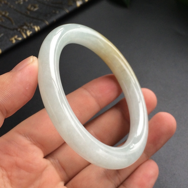 (超值推荐)糯冰种黄翡圆条手镯(54.7mm)