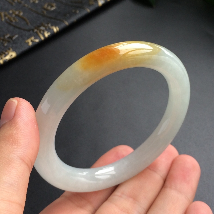 (超值推荐)糯冰种黄翡圆条手镯(54.7mm)