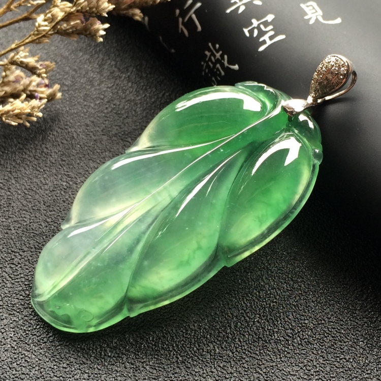 （超值推荐）冰种飘花玉叶挂件