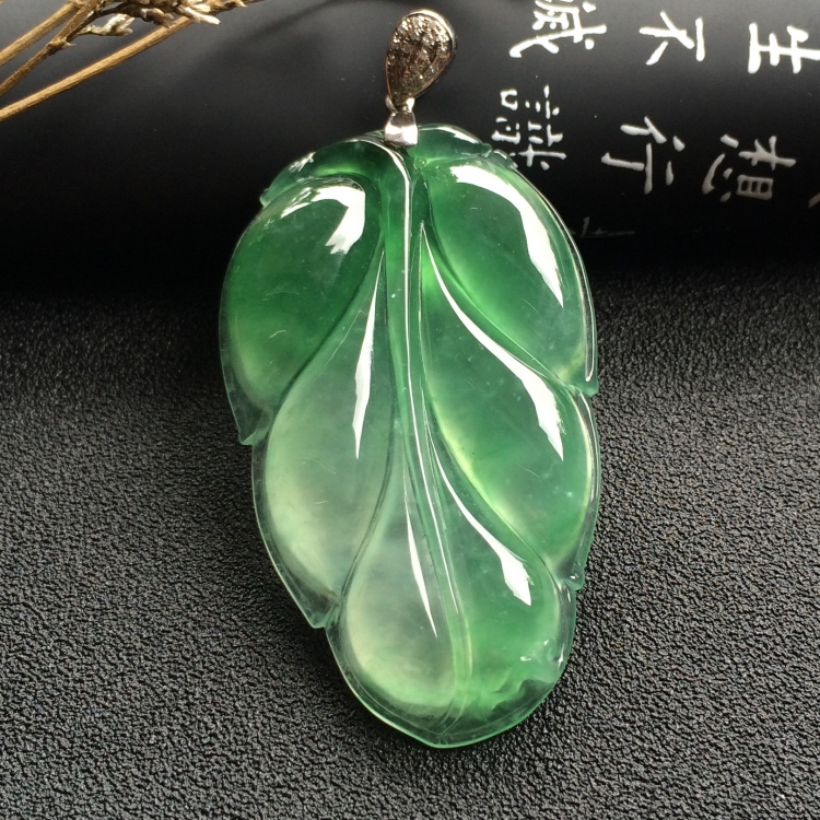 （超值推荐）冰种飘花玉叶挂件