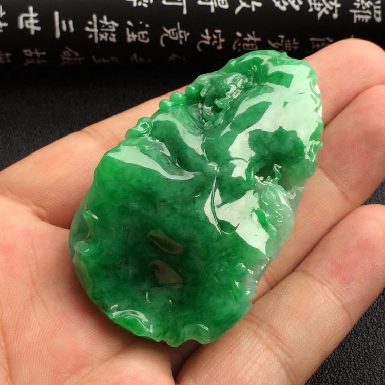（超值推荐）糯冰种翠色年年有余挂件