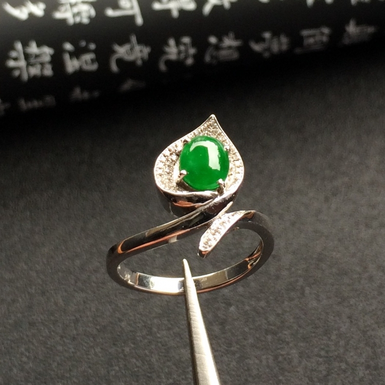 （超值推荐）镶白金钻石糯冰种阳绿戒指