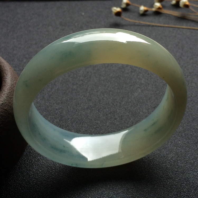 （超值推荐）糯冰种飘花略带黄翡手镯（58.2mm）